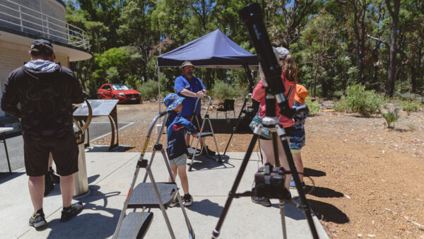 Solar viewing at the Intro to the Stars Festival. Image Credit: Nadia Maslen